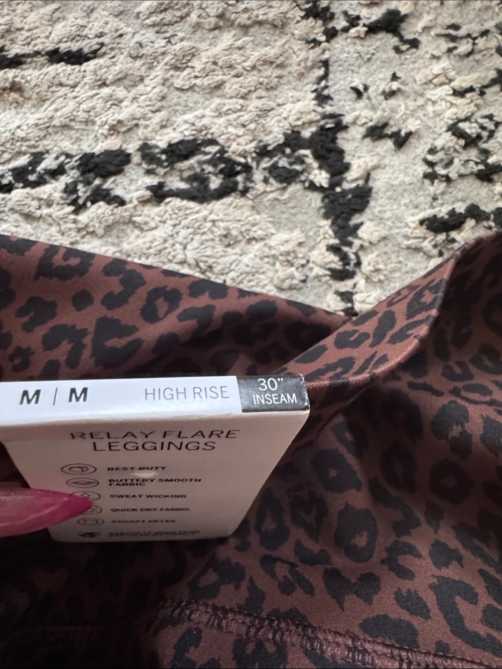 VS PINK flare leggings cheetah print! Super cute heart print!! BNWT - Picture 2 of 4